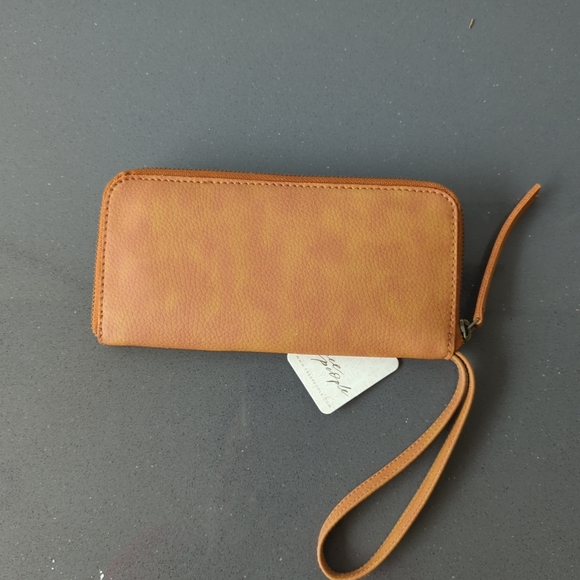 NWT FREE PEOPLE DISTRESSED VEGAN WALLET SS - Picture 4 of 5